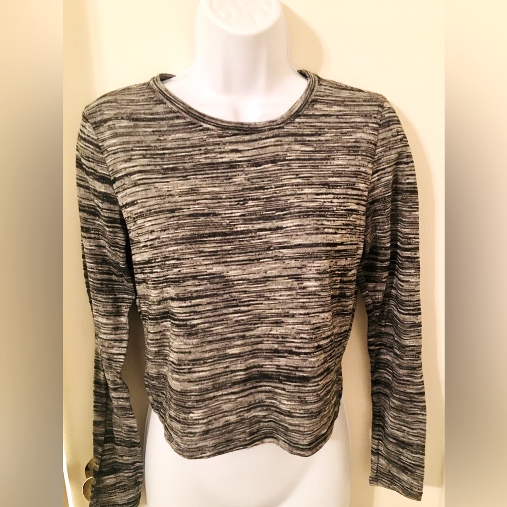 Ambiance top. M. Grey. Like new condition.